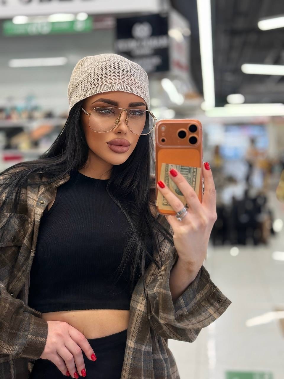 девушка,женщин,стильная одежда,шапка женская,модный шопинг