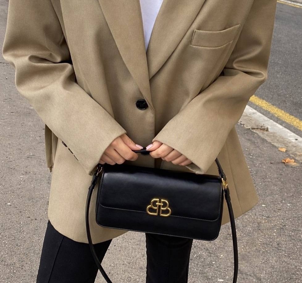 сумка женская balenciaga,сумка balenciaga,кожаная сумка balenciaga bb soft flap 23x12 см black / gold,balenciaga сумка на плечо,сумка женская balenciaga натуральная кожа