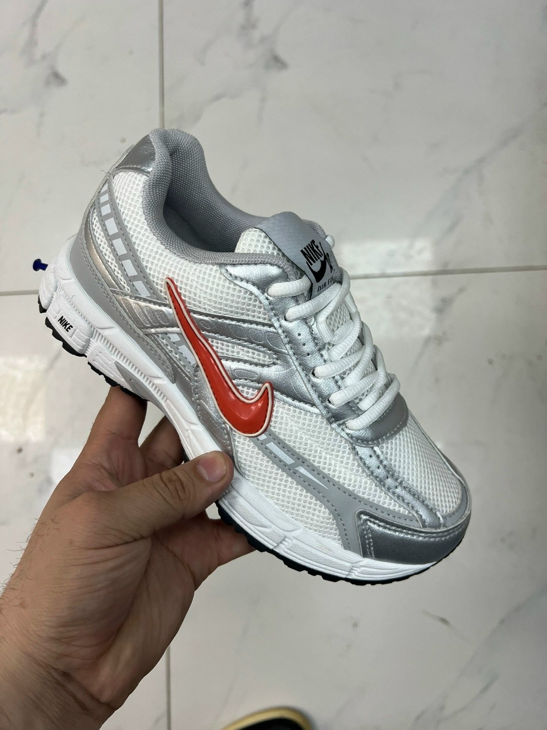 кроссовки nike initiator,кроссовки nike,женские кроссовки nike initiator серебристого цвета,кроссовки nike initiator running,nike initiator