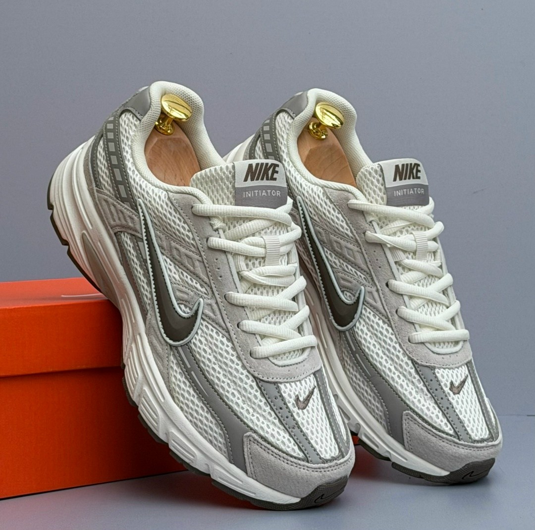 кроссовки nike initiator,кроссовки мужские nike initiator бежевые,мужские беговые кроссовки initiator от finish line nike бежевый,кросівки чоловічі nike initiator white brown,кроссовки для фитнеса nik