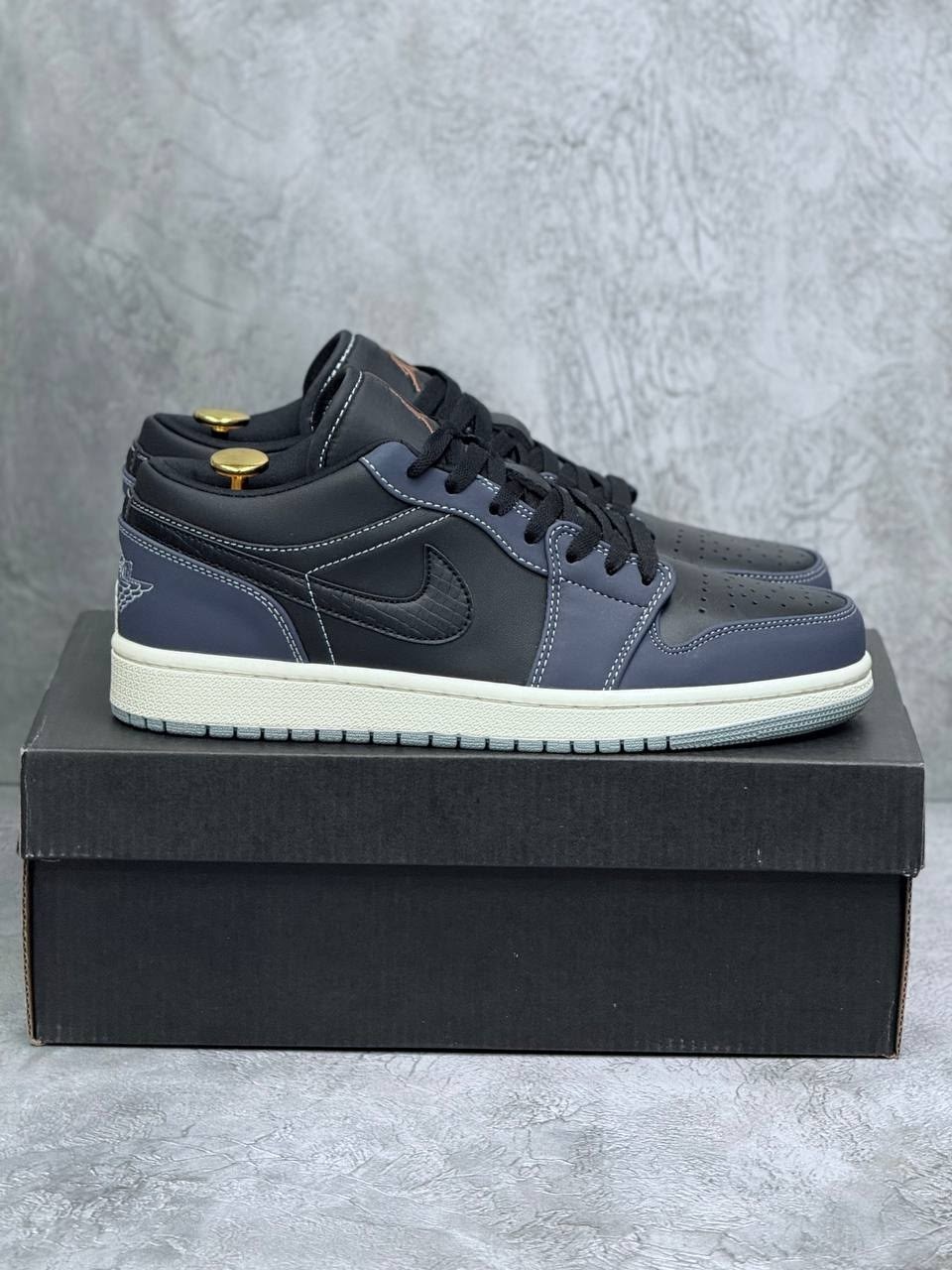 кроссовки nike air jordan 1 low,nike air jordan 1 low midnight navy,nike air jordan 1 low se craft obsidian,nike air jordan 1 low sb midnight navy,air jordan 1 low wmns black blue aqua