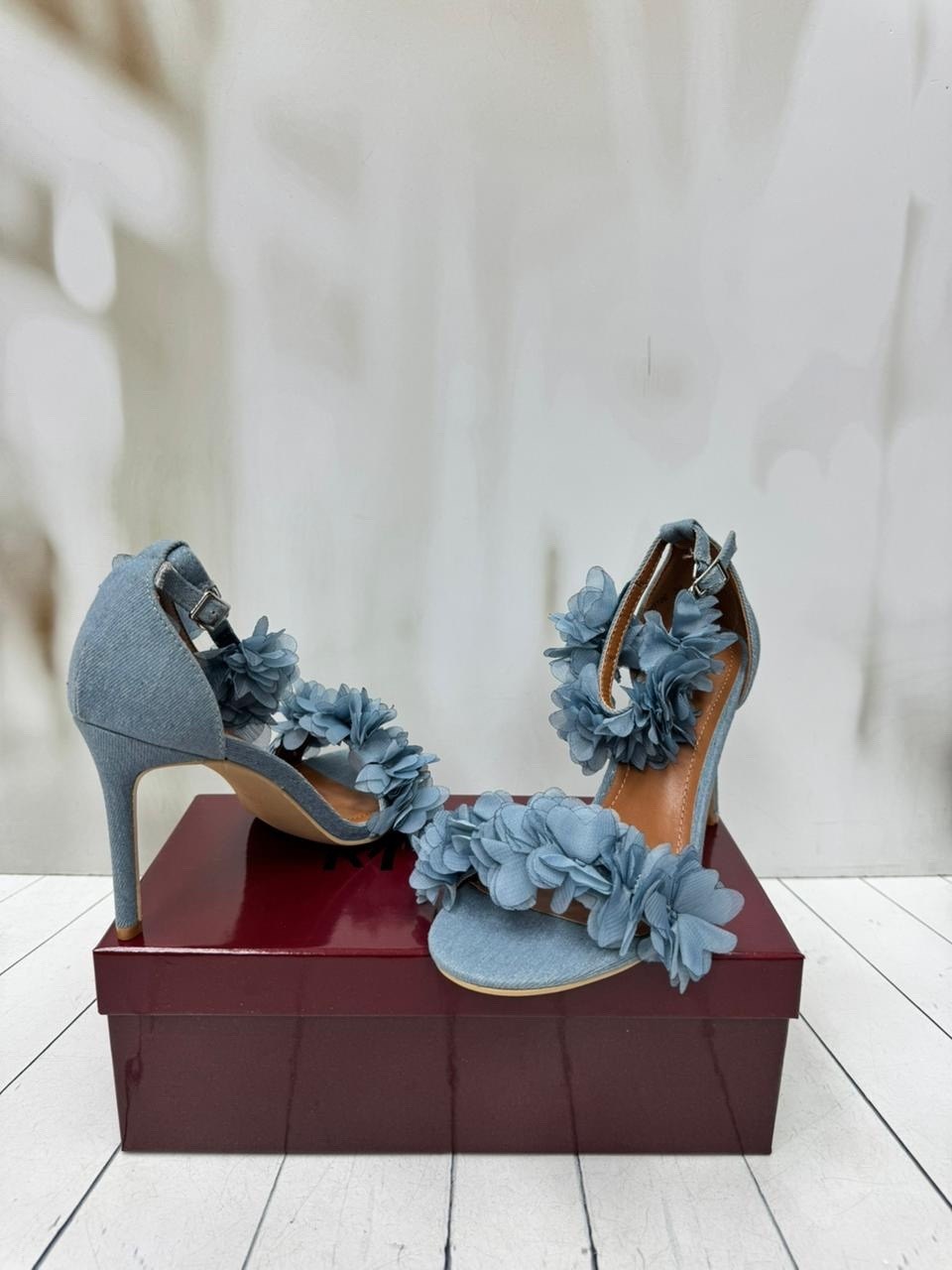 ,босоножки джинсовые,модные босоножки,босоножки на каблуках,голубые босоножки