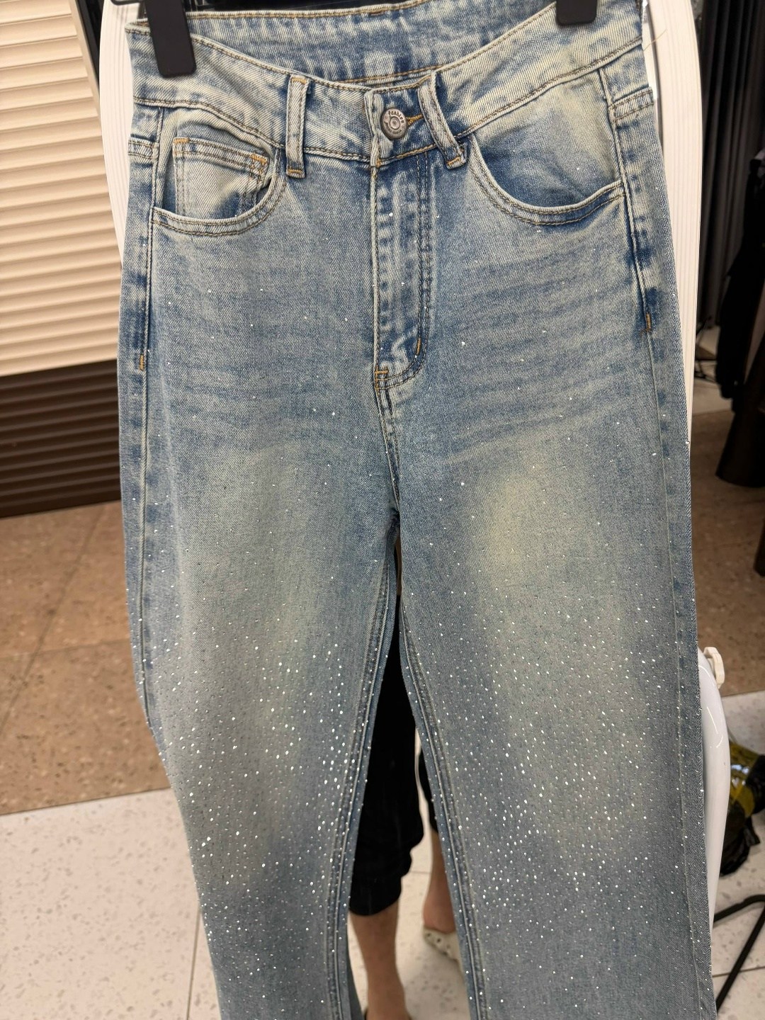 джинсы со стразами женские,джинсы со стразами,женские джинсы,джинсы модные,джинсы штаны