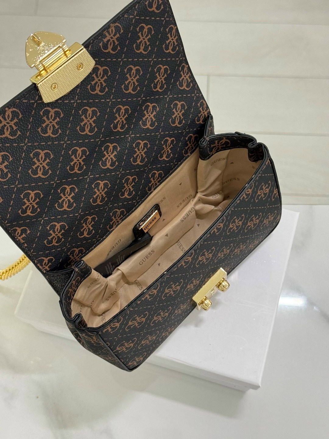 guess сумка кросс боди,guess сумка на плечо,guess сумка,женская сумка guess,guess сумка через плечо