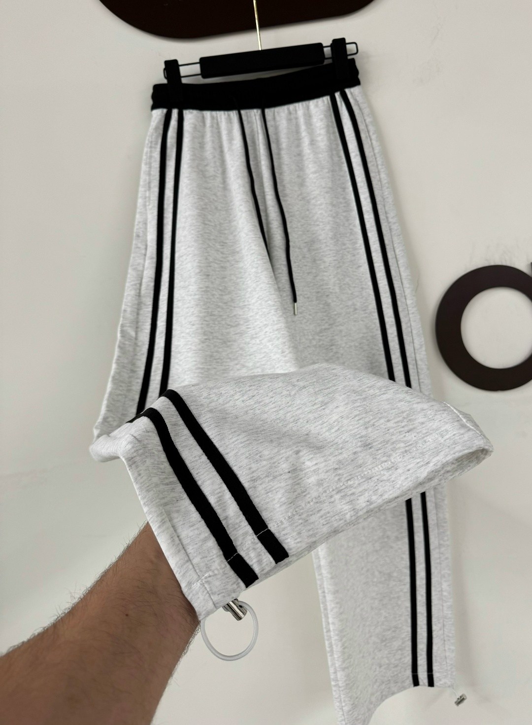 брюки карго с лампасами широкие y2k styfash,штаны y2k спортивные с лампасами оверсайз серые,женские спортивные штаны,штаны спортивные,брюки оверсайз с лампасами широкие спортивные y2k