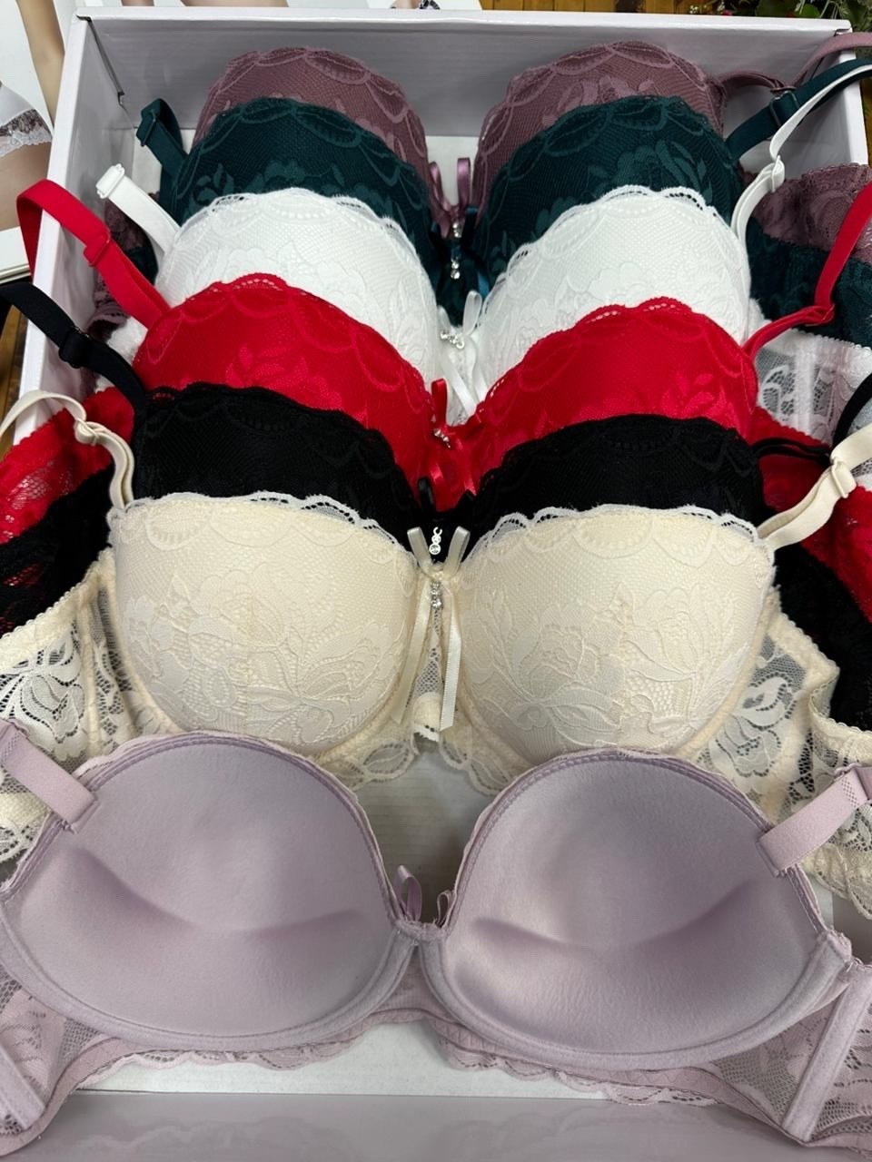 бюстгальтер женские,бюстгальтер,нижнее белье бюстгальтер,бюстгальтер с кружевами,бежевый бюстгальтер