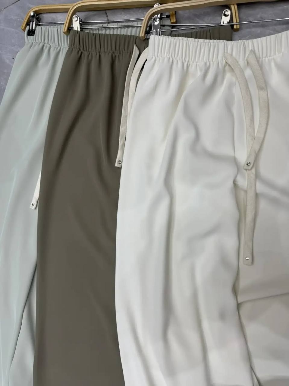 брюки свободного кроя,трикотажные брюки,брюки с завязками,тканевые брюки,спортивные брюки