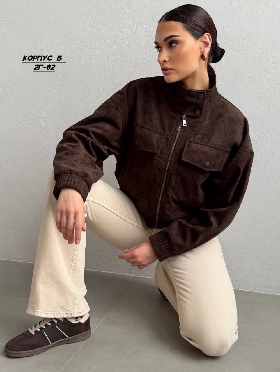 женская куртка бомбер из эко замши коричневого цвета,бомбер укороченный оверсайз замшевый куртка рабочего тренд saint shine,куртка замш,куртка бомбер,куртка замшевая