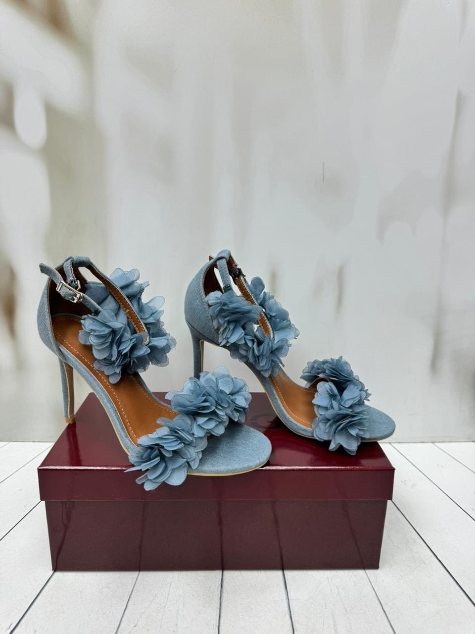 ,босоножки джинсовые,модные босоножки,босоножки на каблуках,голубые босоножки