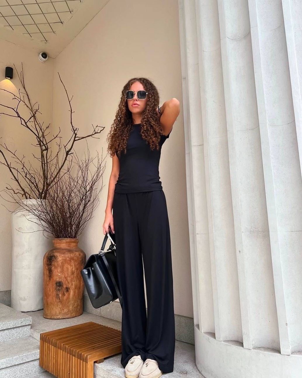 брюки палаццо свободный крой,брюки палаццо,брюки палаццо свободные,костюм с брюками,костюм брючный с футболкой