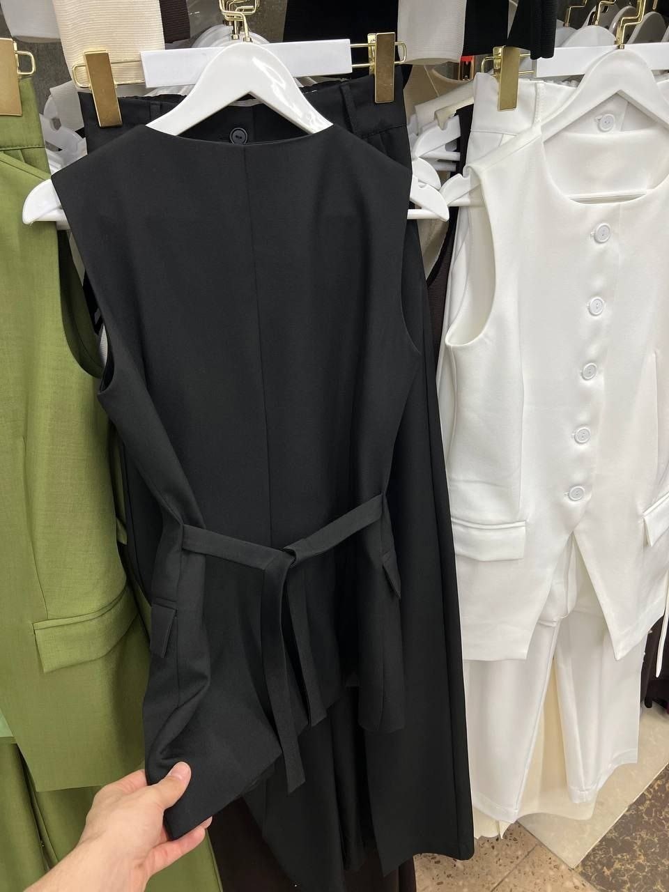 женские жилеты,жилет,брючный костюм с жилетом,жилет из костюмной ткани,зеленый жилет