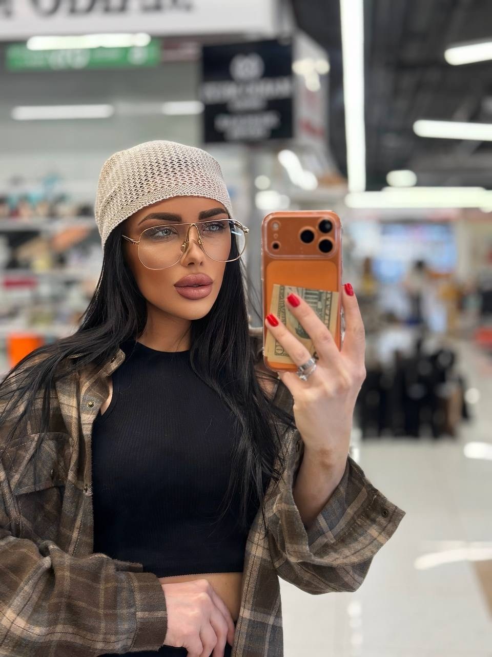 девушка,женщин,стильная одежда,шапка женская,модный шопинг