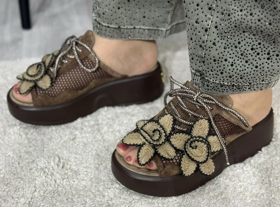 шлепанцы женские,,шлепанцы со стразами,нарядные босоножки,шлепки женские