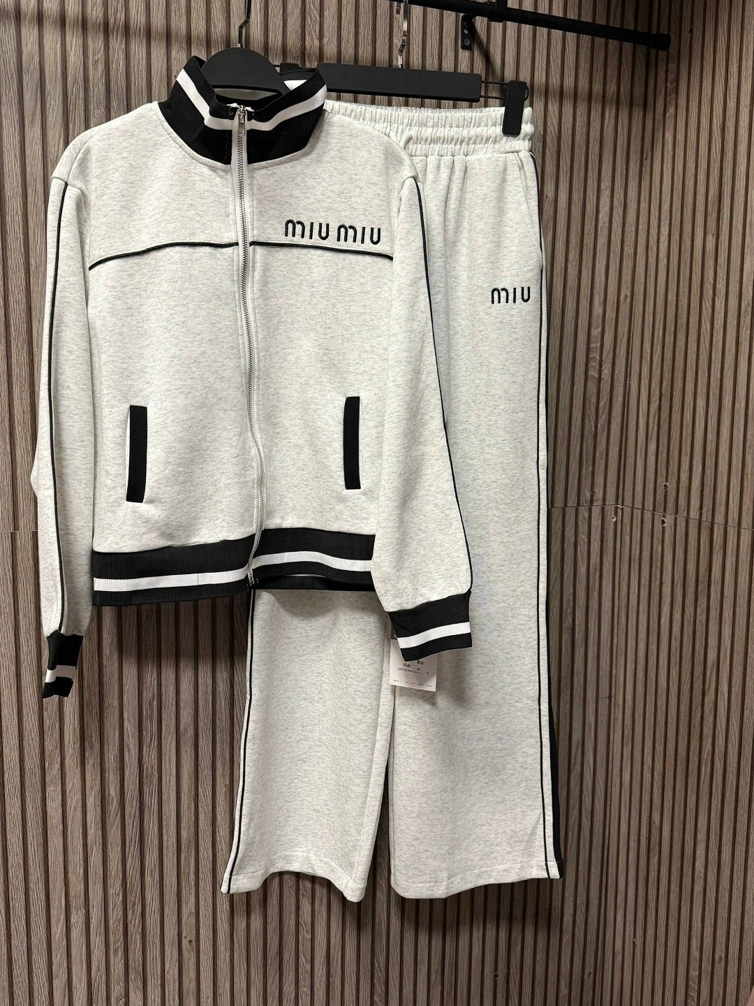 костюм спортивный,стильные костюмы,женский спортивный костюм,спорт костюм,стильные женские костюмы