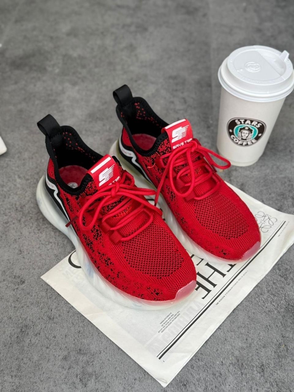 красные кроссовки,дышащие кроссовки,кроссовки,спортивная ,спортивные кроссовки