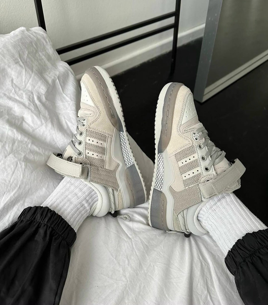 женские кроссовки adidas,кроссовки adidas,кроссовки,кроссовки adidas forum low bad bunny,кроссовки адидас