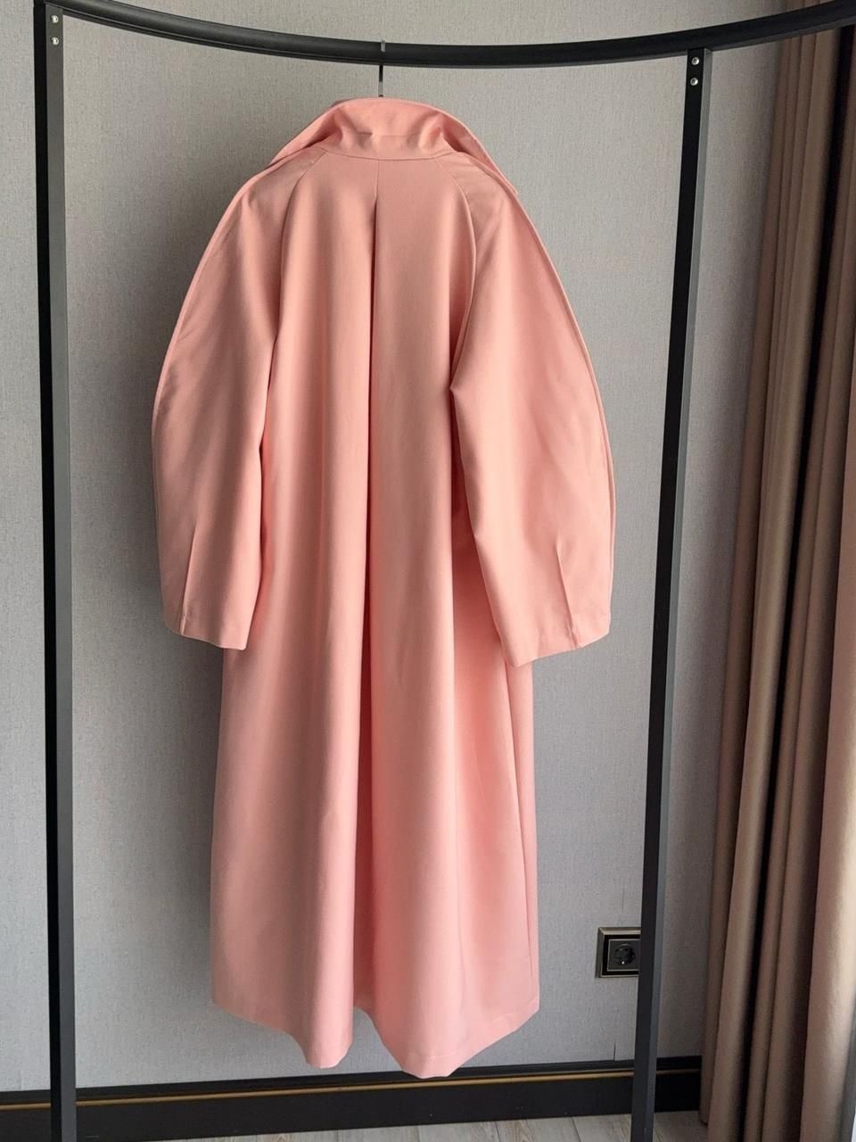 розовый плащ,пальто модное,плащ женский,тренч плащ,плащ модный