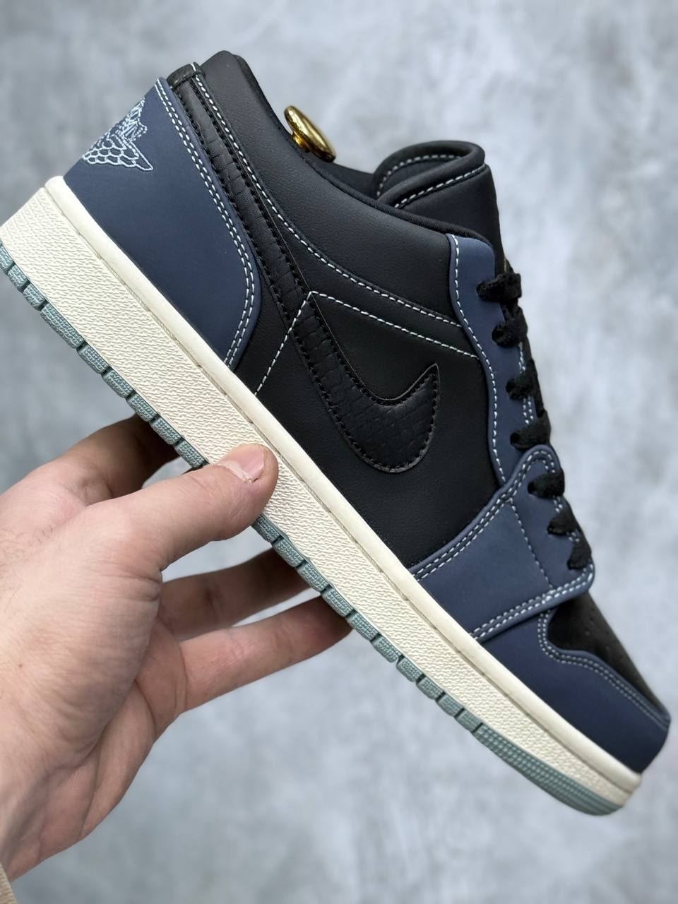 кроссовки nike air jordan 1 low,nike air jordan 1 low midnight navy,nike air jordan 1 low se craft obsidian,nike air jordan 1 low sb midnight navy,air jordan 1 low wmns black blue aqua