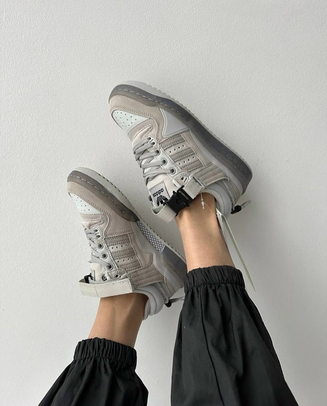 женские кроссовки adidas,кроссовки adidas,кроссовки,кроссовки adidas forum low bad bunny,кроссовки адидас