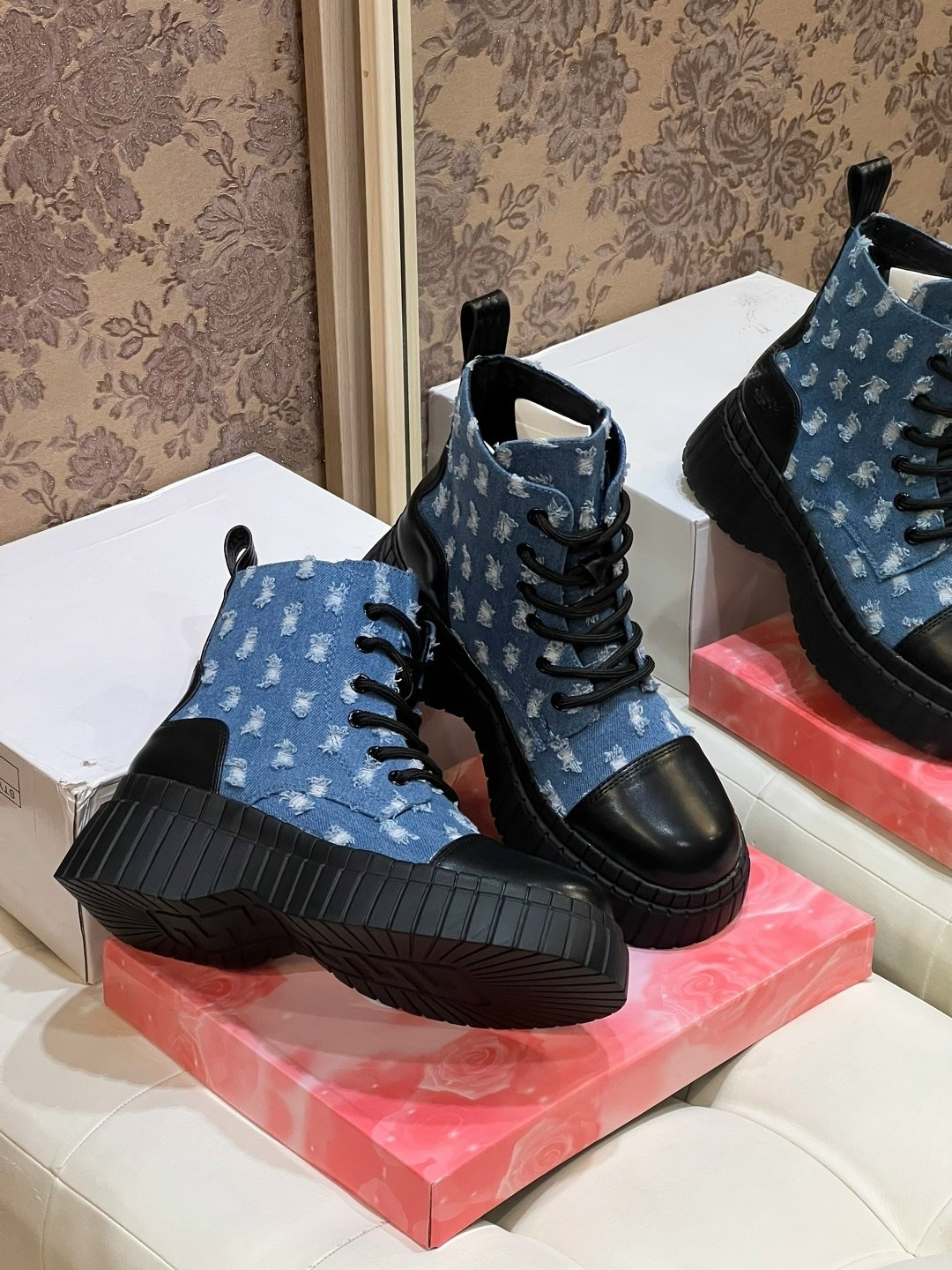 женские ботинки,,модные ботинки,женская ,полуботинки женские на танкетке