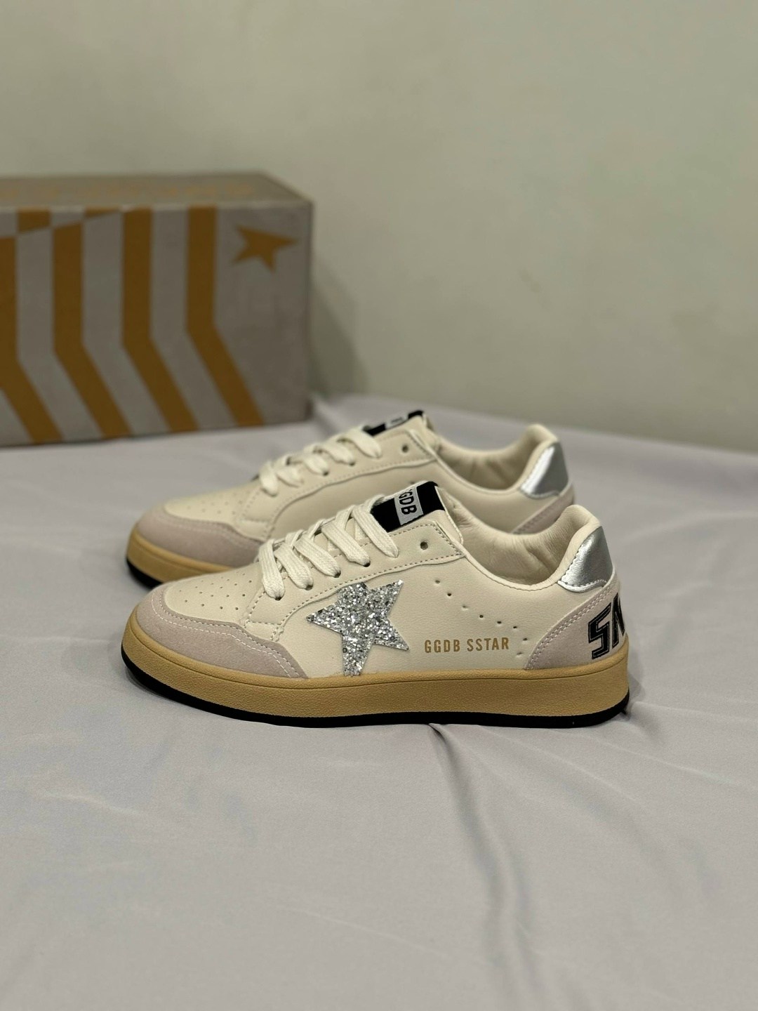 кроссовки ball star черного и белого цвета golden goose,golden goose лаковые кроссовки,,кеды golden goose,golden goose кеды hi star на платформе черный