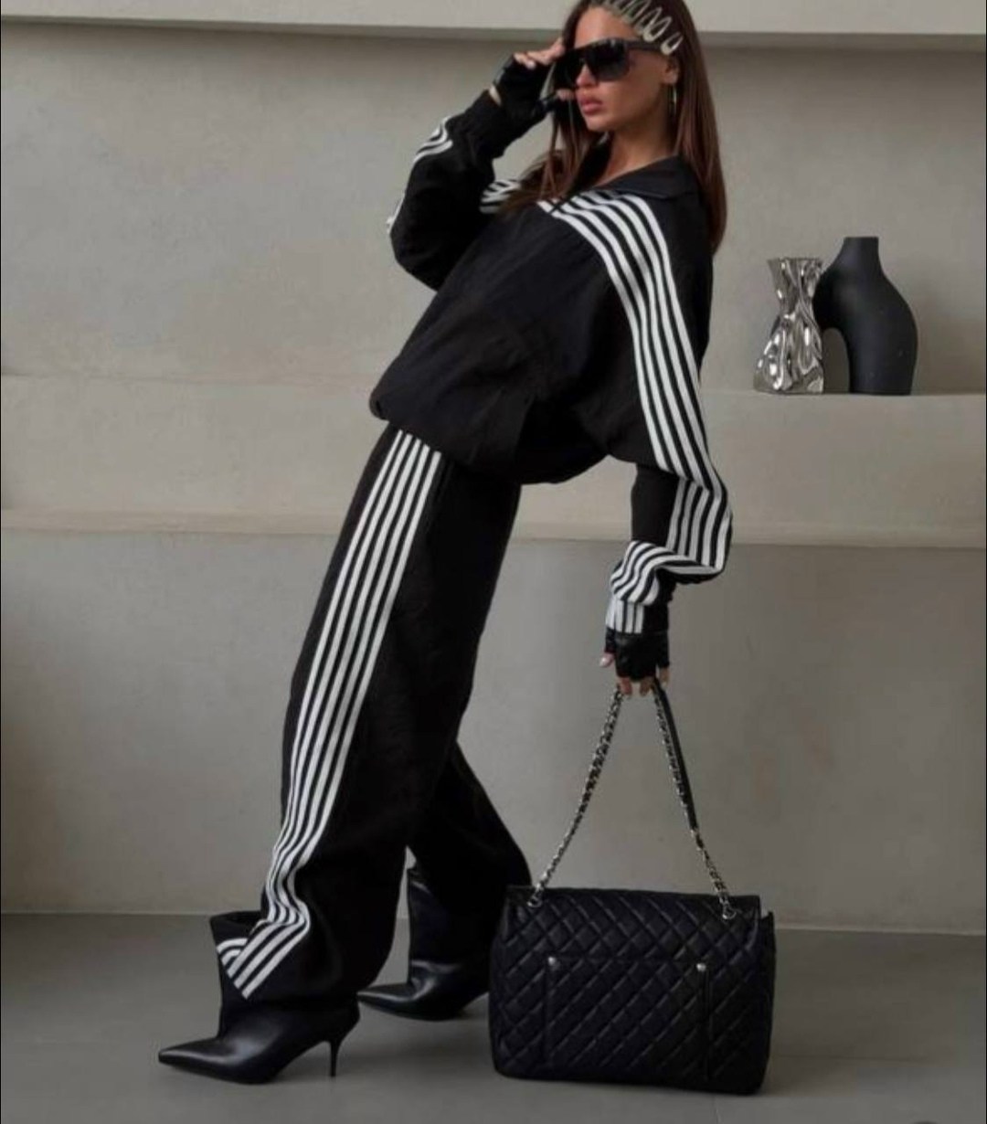костюм спортивный адидас баленсиага,женский черный костюм balenciaga в спортивном стиле с белыми полосками,костюм спортивный,костюм,спортивный костюм баленсиага мужской