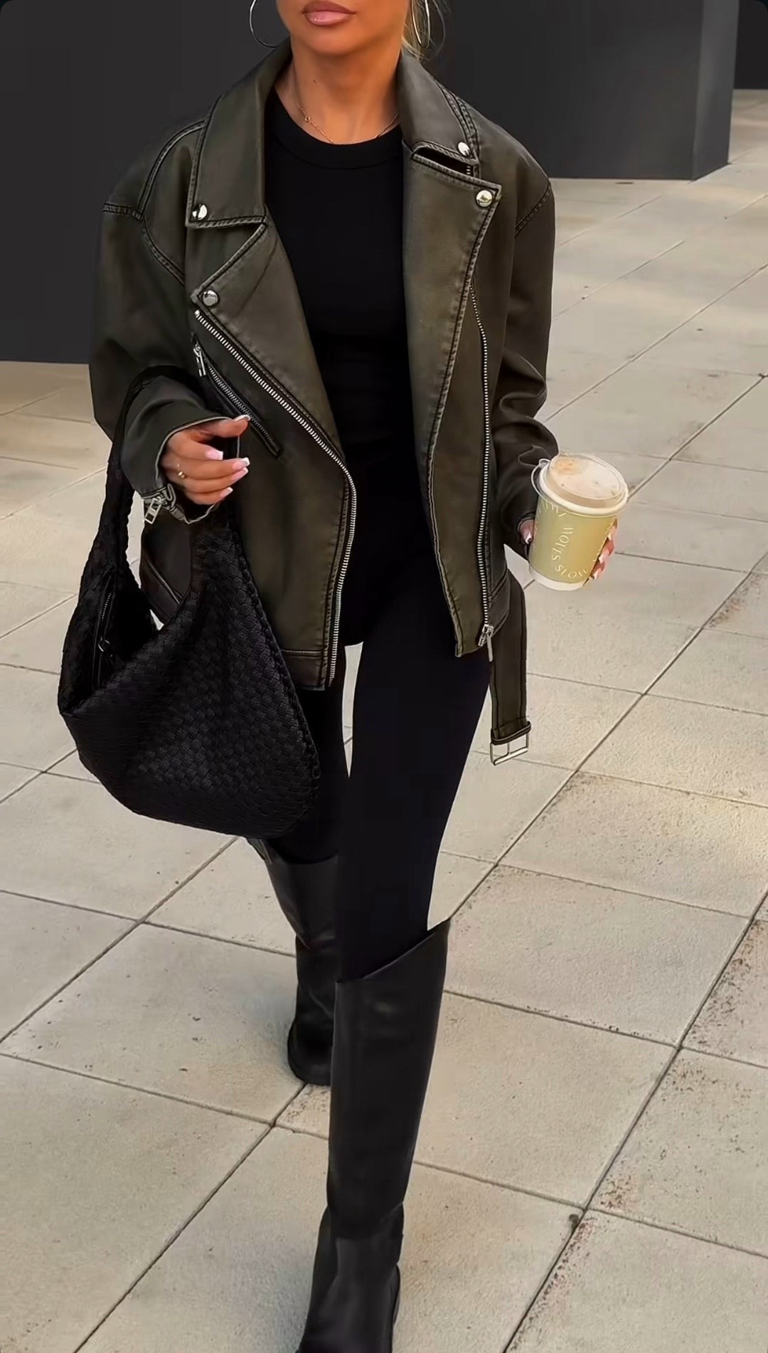 кожаная куртка,куртка косуха,женская кожаная куртка косуха оверсайз,кожаная куртка косуха,куртка косуха женская