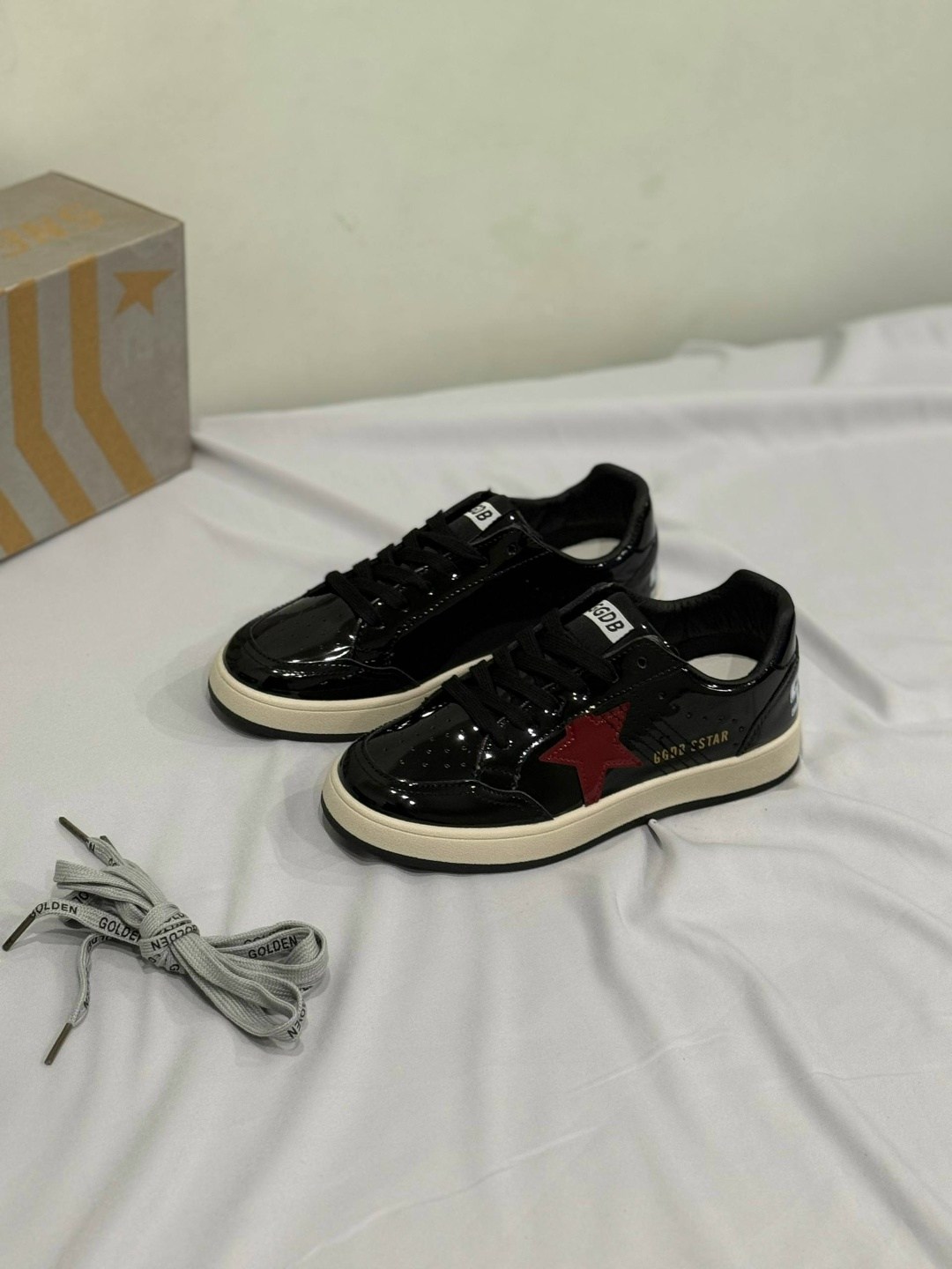 кроссовки ball star черного и белого цвета golden goose,golden goose лаковые кроссовки,,кеды golden goose,golden goose кеды hi star на платформе черный