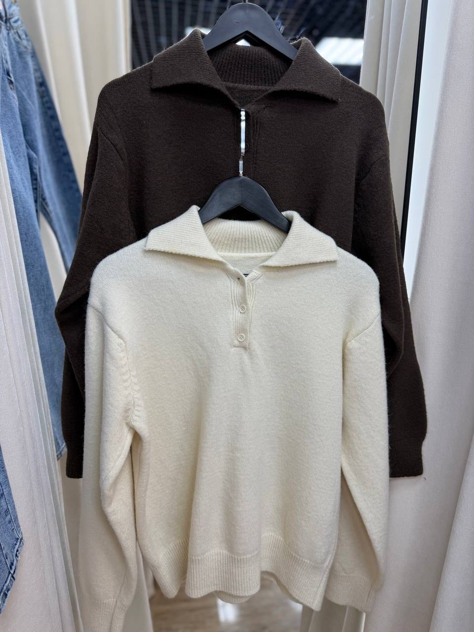 трикотажный джемпер,бежевый джемпер,джемпер,базовый джемпер,джемпер с воротником