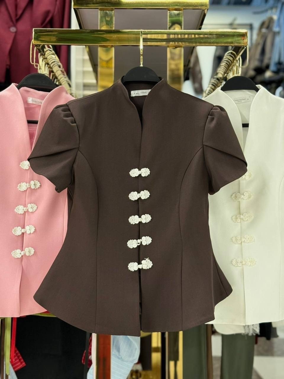 блузка модная,жакет с баской,женская блузка,женский костюм,пиджак приталенный