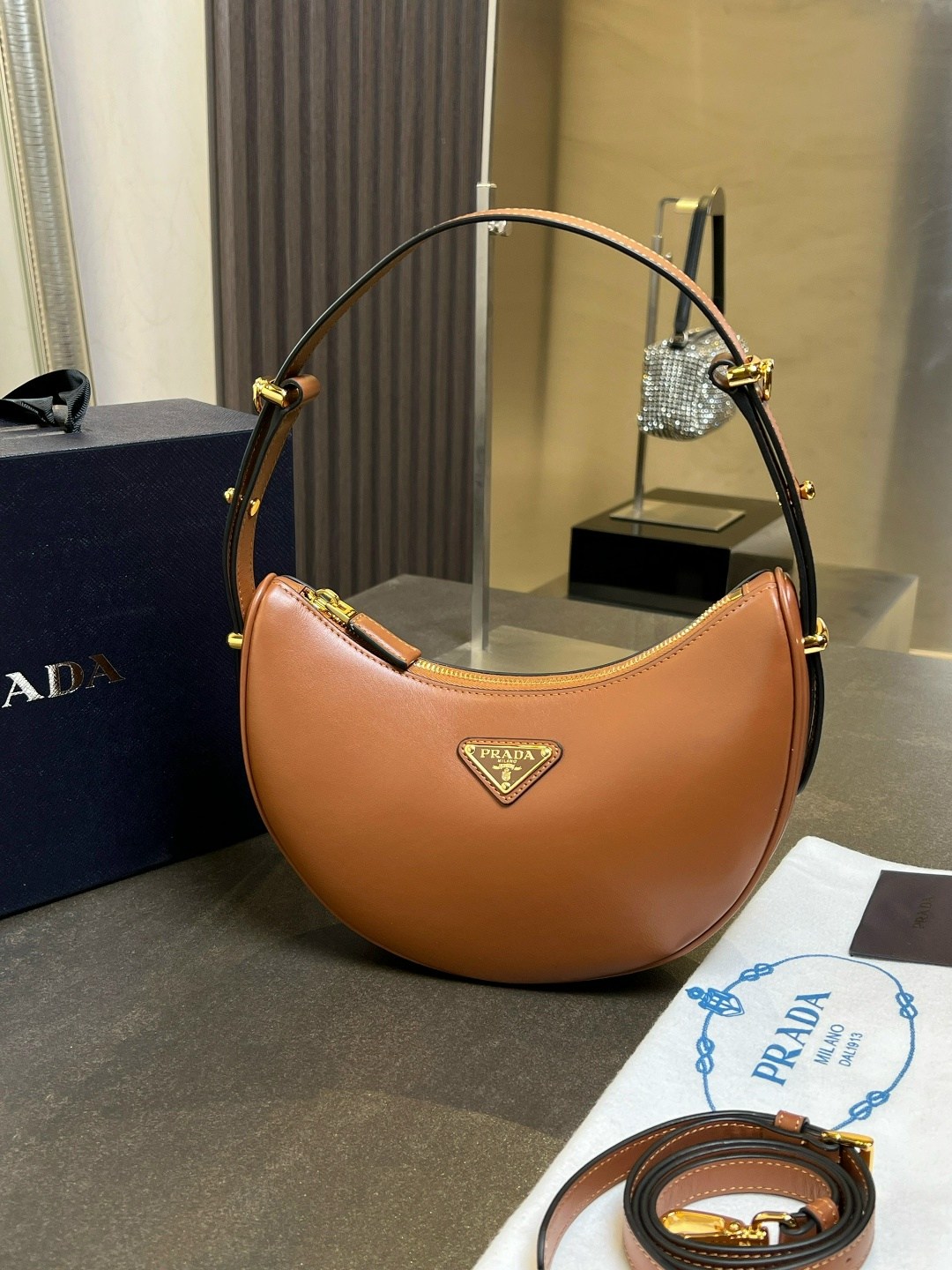 женская сумка prada,сумки prada,prada сумка на плечо,сумка,prada сумка багет