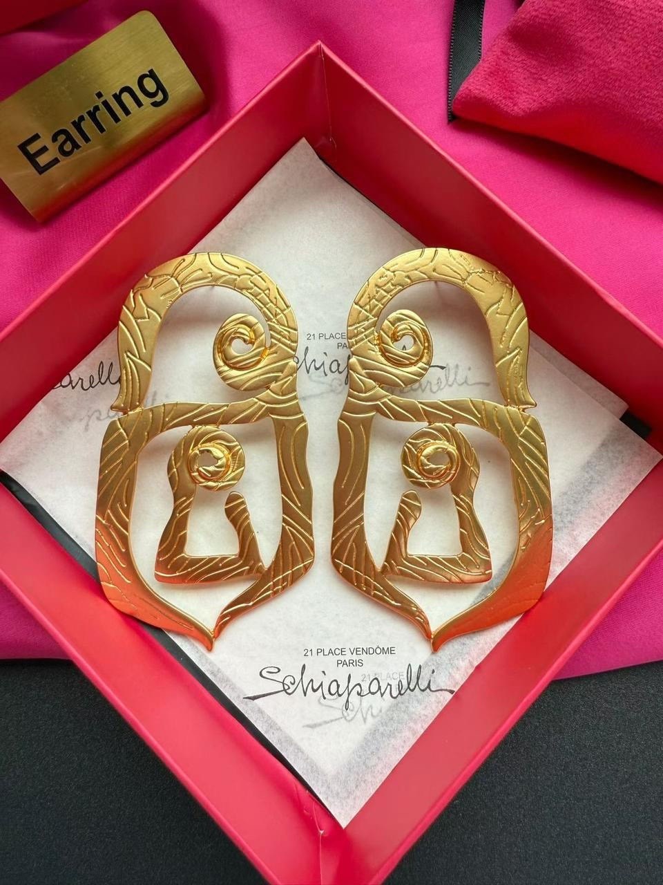 серьги для женщин,модные серьги,серьги украшения,серьги золотые,дизайнерские серьги