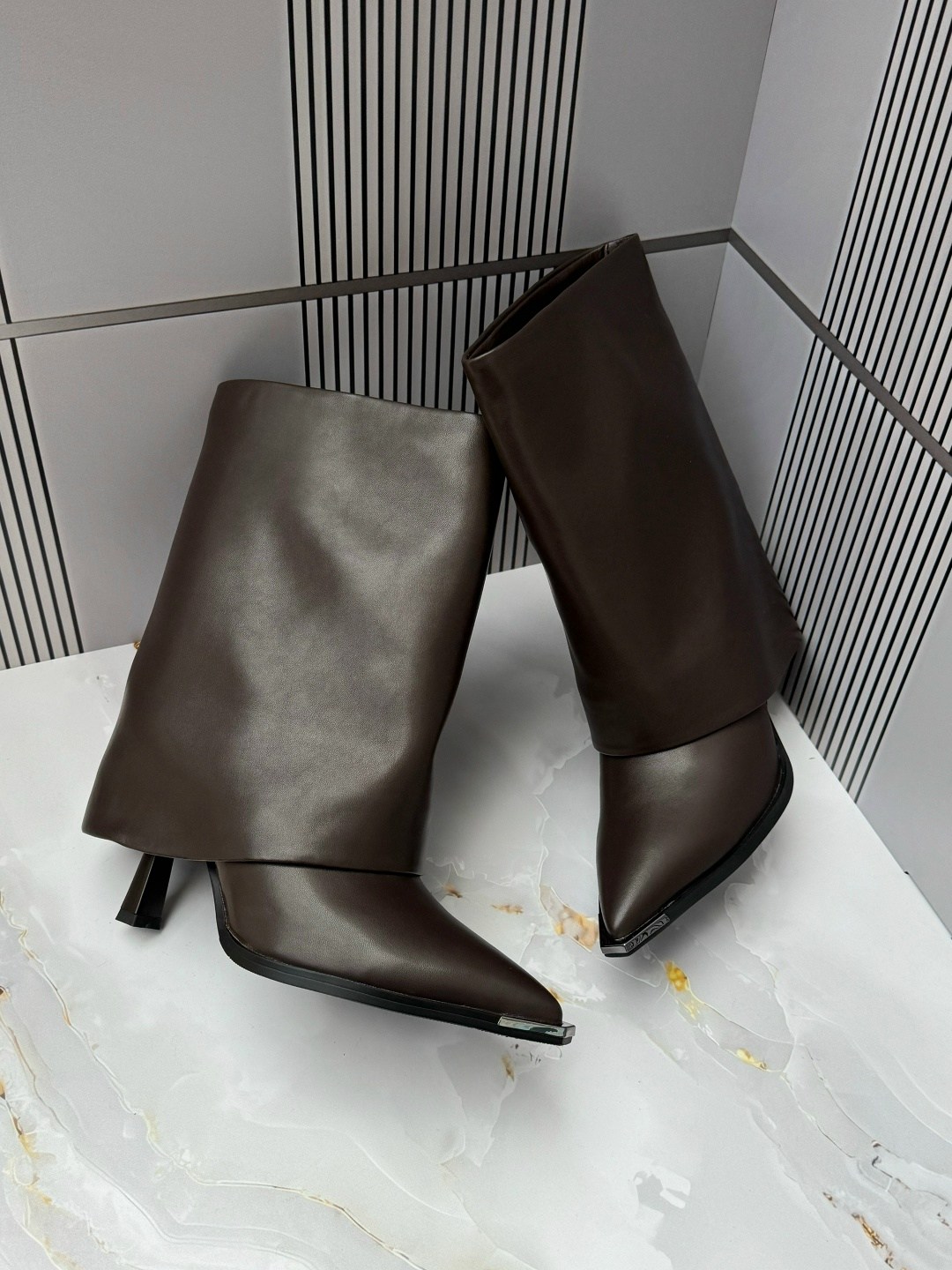 сапоги,женские сапоги,сапожки,женские современные сапоги до колена на высоком каблуке,кожаные сапоги