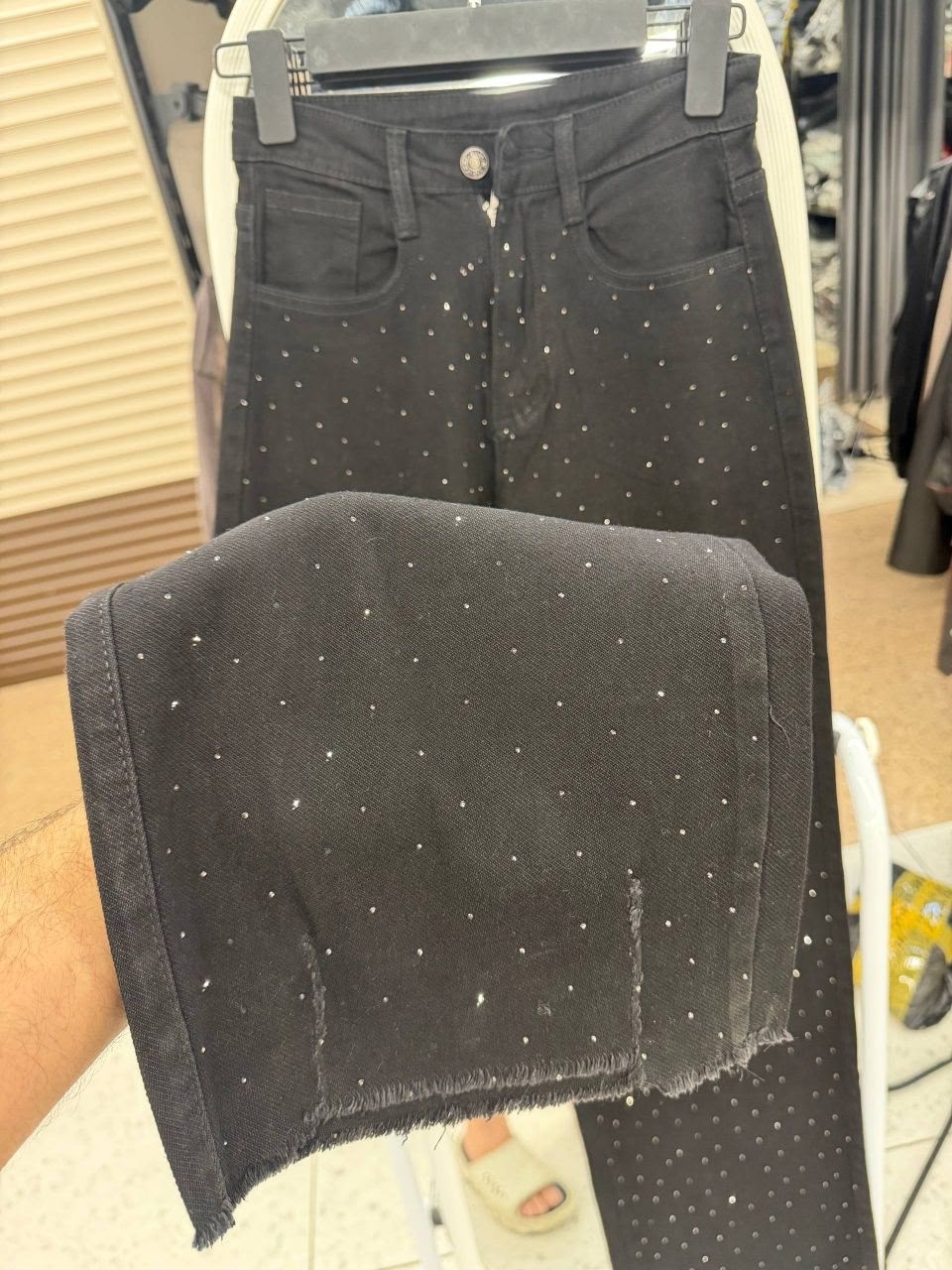 джинсы со стразами,черные джинсы со стразами,джинсы женские стразы,джинсы mango со стразами,джинсы скинни со стразами