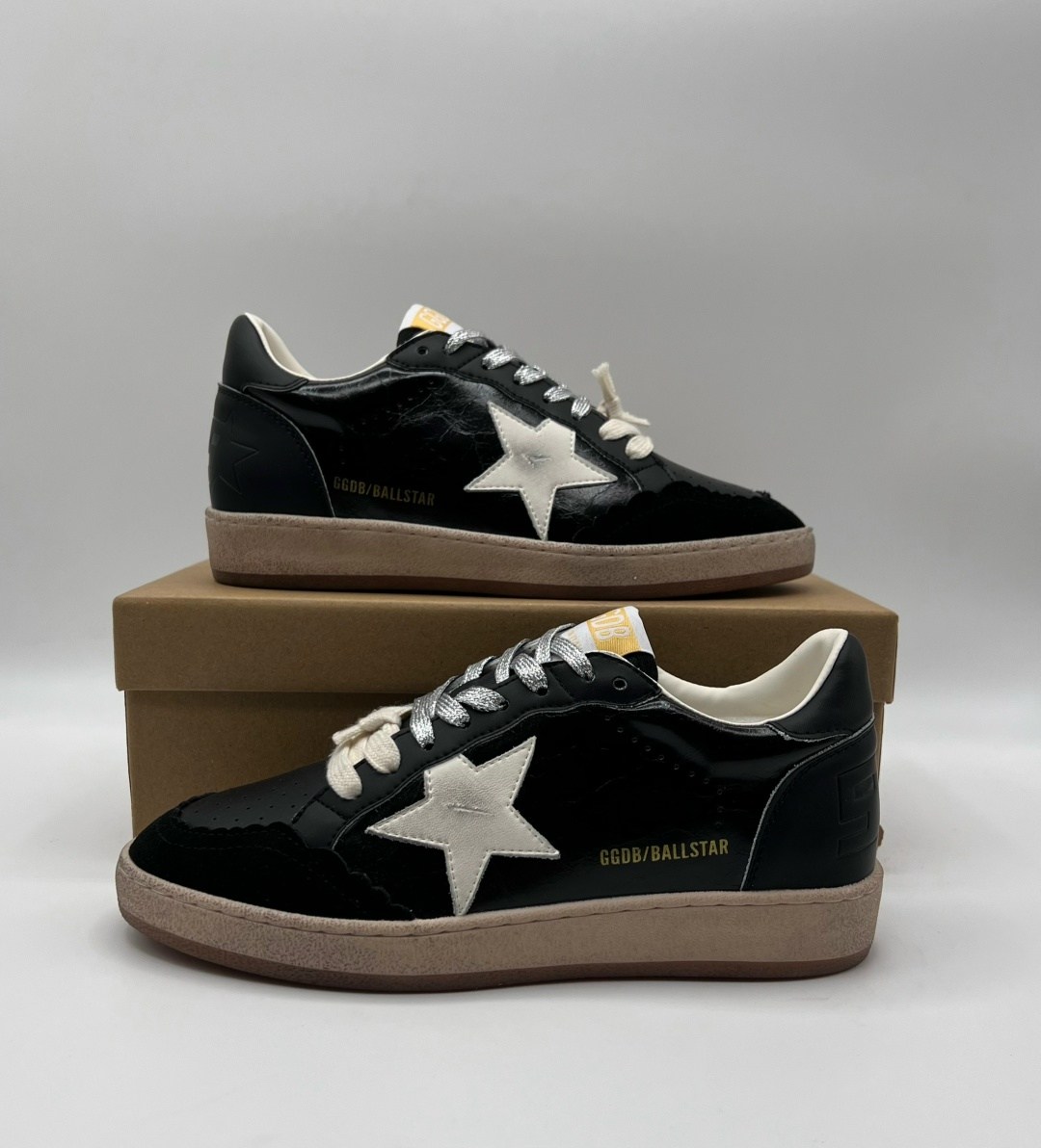 замшевые низкие кеды ballstar с аппликацией в виде звезд golden goose черный,кроссовки ball star черного и белого цвета golden goose,замшевые низкие кеды ballstar с логотипом golden goose черный,замше