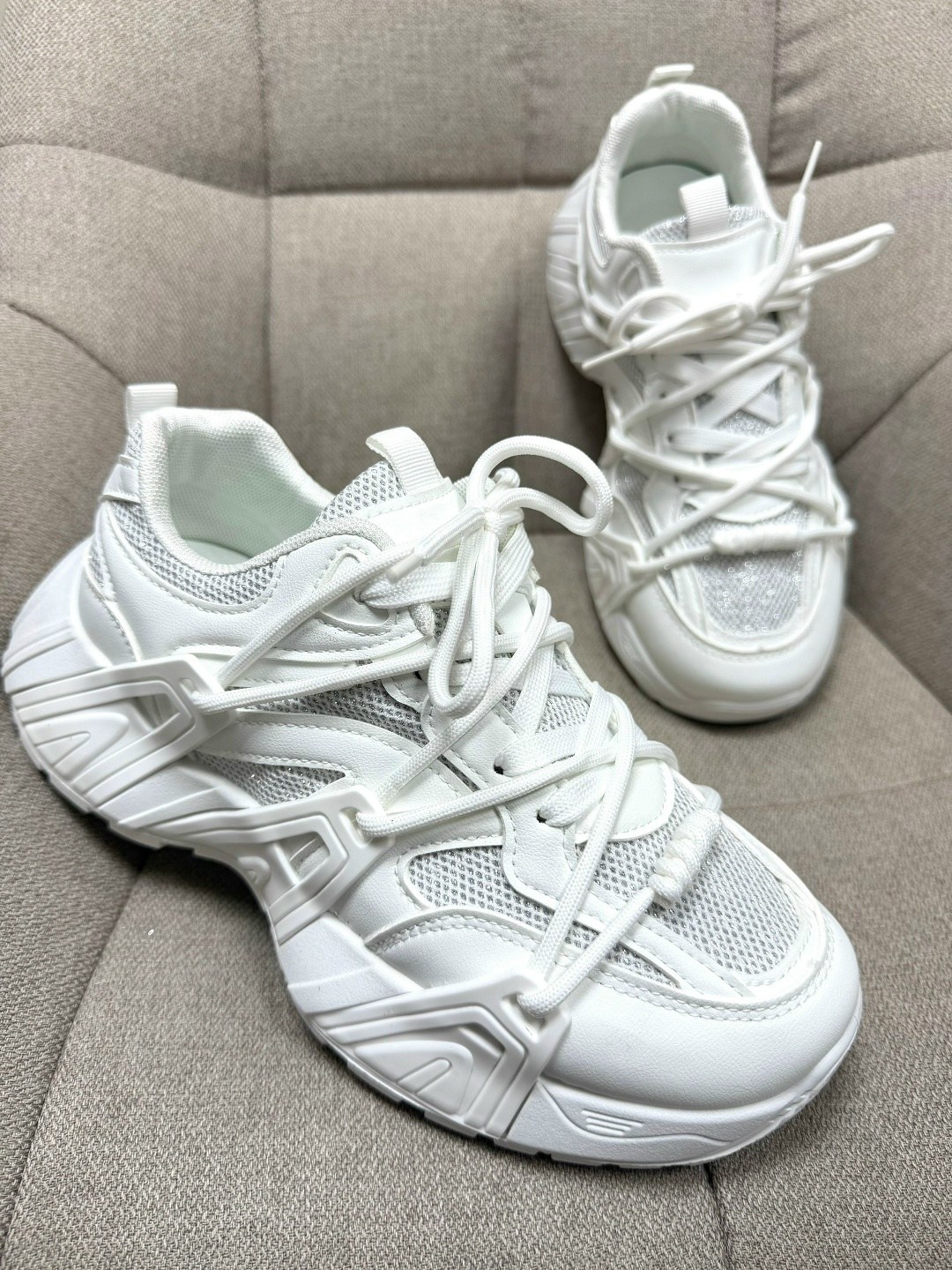 женские кроссовки,кроссовки мода,белые кроссовки,массивные кроссовки,женские массивные кроссовки