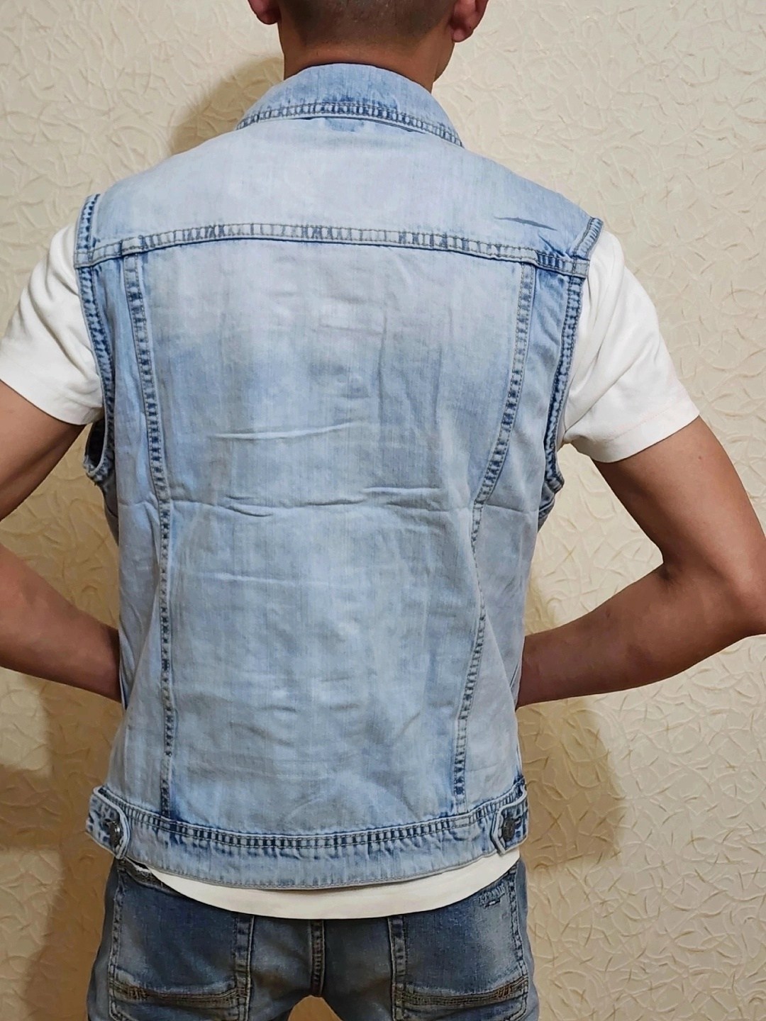 жилет джинсовый мужской,джинсовый жилет,джинсовая жилетка,джинсовая жилетка мужская,джинсовая безрукавка мужская