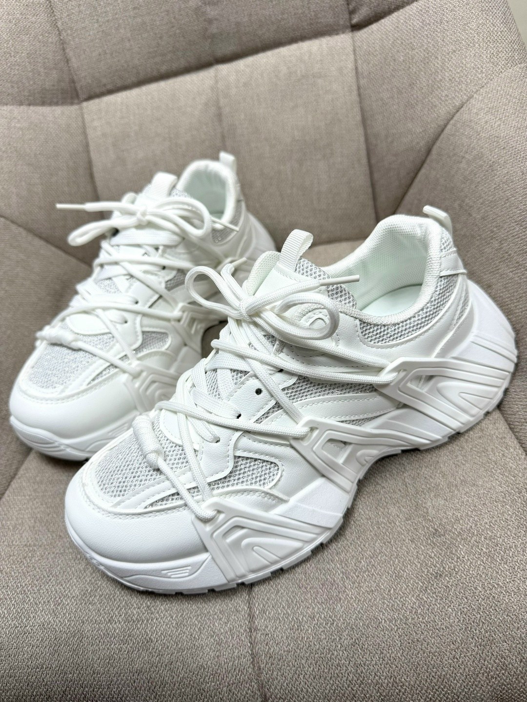 женские кроссовки,кроссовки мода,белые кроссовки,массивные кроссовки,женские массивные кроссовки