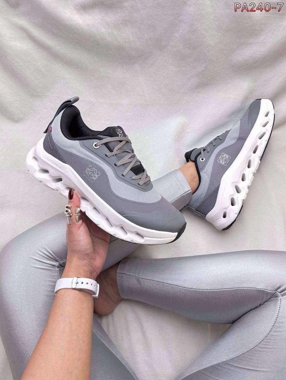 кроссовки cloudtilt 2. 0 из коллаборации с loewe on running серый,кроссовки on loewe x wmns cloudtilt 2 серый,кроссовки из коллаборации с cloudtilt 2.0 loewe серый,кроссовки on loewe x cloudtilt 2 сер