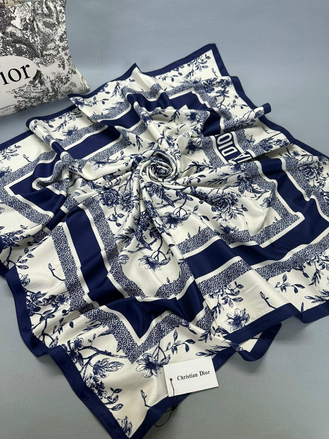 брендовый платок,платок женский шелковый,платок диор,женские платки,платки шелковые