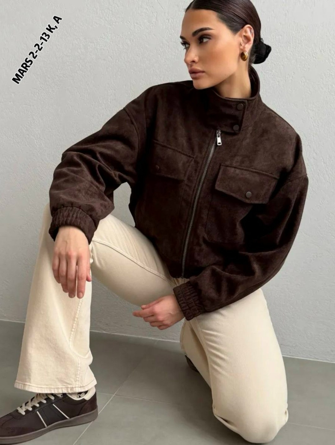 бомбер укороченный оверсайз замшевый куртка рабочего тренд saint shine,женская куртка бомбер из эко замши коричневого цвета,куртка бомбер,куртка замшевая,куртка замш
