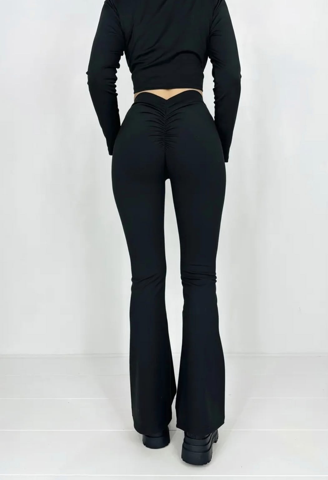 спортивные лосины пушап эффект evsfit,легинсы женские спортивные для фитнеса,леггинсы спортивные пушап для фитнеса,леггинсы с высокой посадкой v вырезом сзади mixfit_wear,леггинсы спортивные