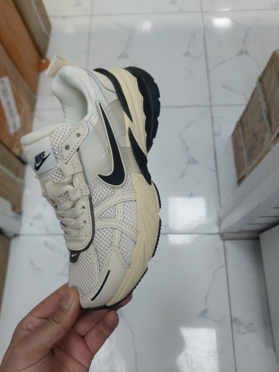 кроссовки nike v2k run,nike кроссовки,кроссовки nike v2k run w серый серебряный,кроссовки nike v2k run "summit white metallic silver" women's,женские кроссовки