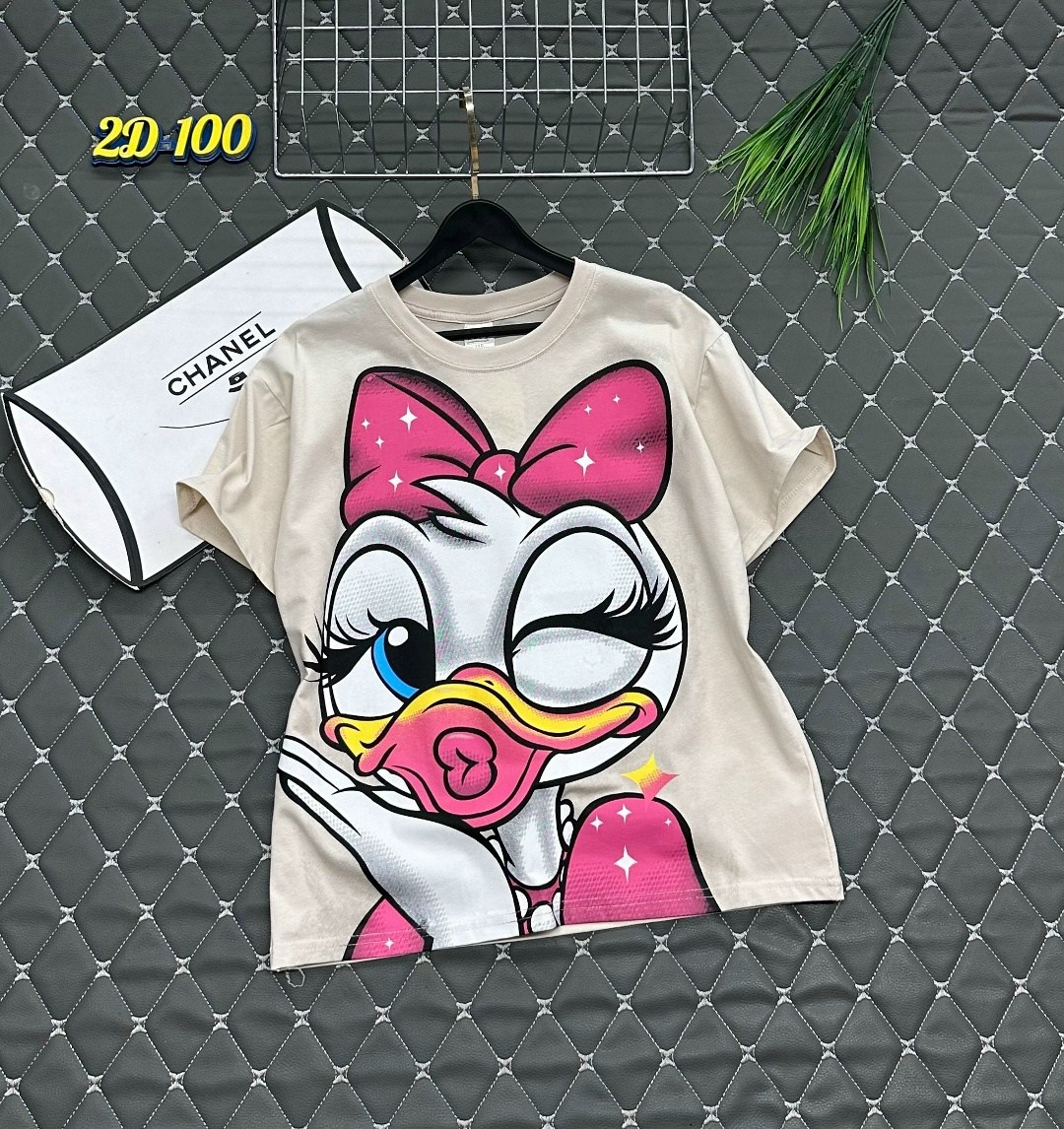 футболка с дейзи дак zara,женские футболки с принтом,футболки модные,футболка дейзи дак,футболка с принтом