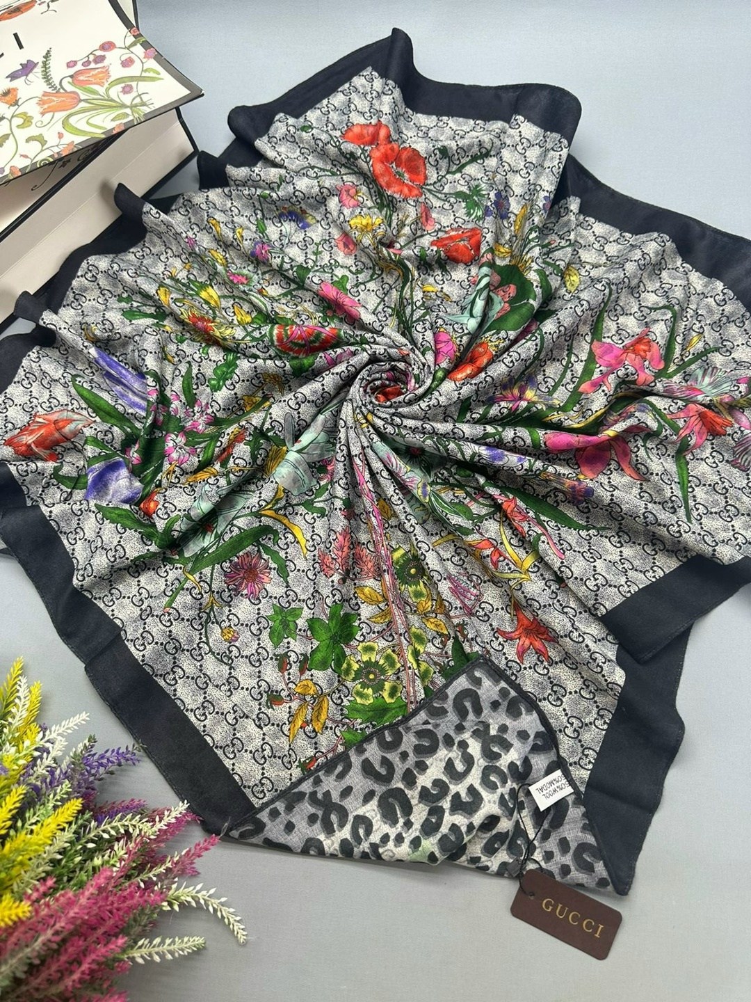 платок двухсторонний gucci 90/90,платок gucci,платок на голову и шею gucci,платок гуччи,шелковый платок gucci