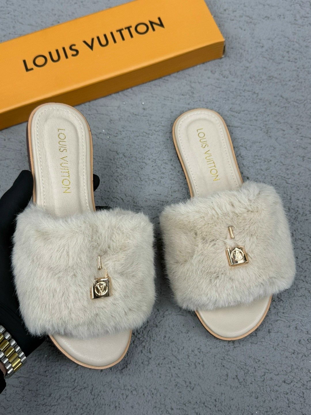 тапочки louis vuitton,тапочки женские,меховые тапки,меховые тапочки,тапки с мехом