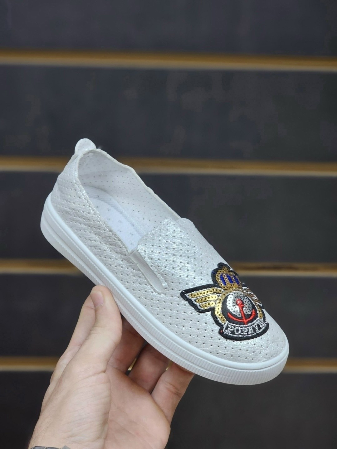 ,слипоны женские,белые слипоны,слипоны с перфорацией,слипоны