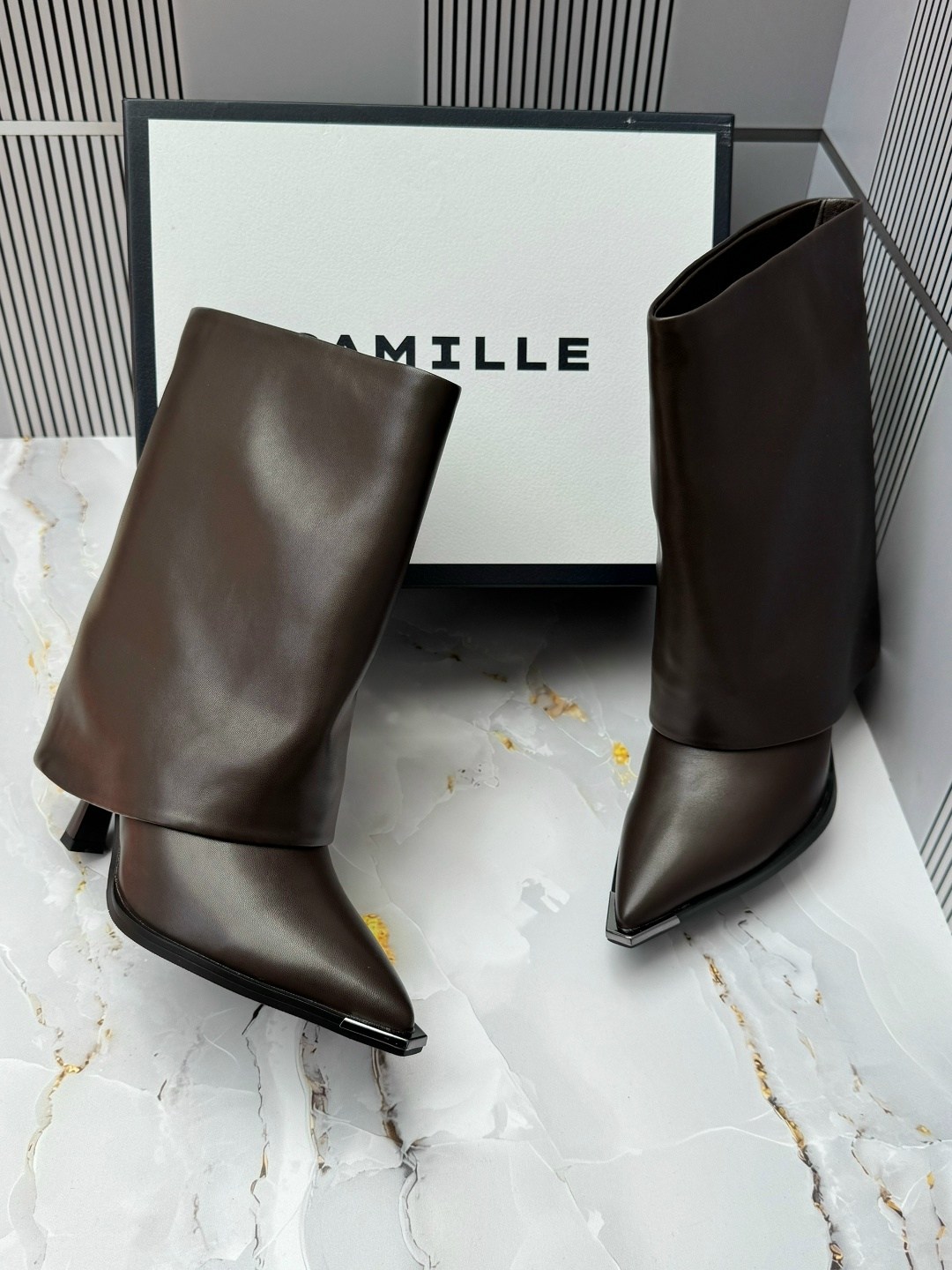 сапоги,женские сапоги,сапожки,женские современные сапоги до колена на высоком каблуке,кожаные сапоги