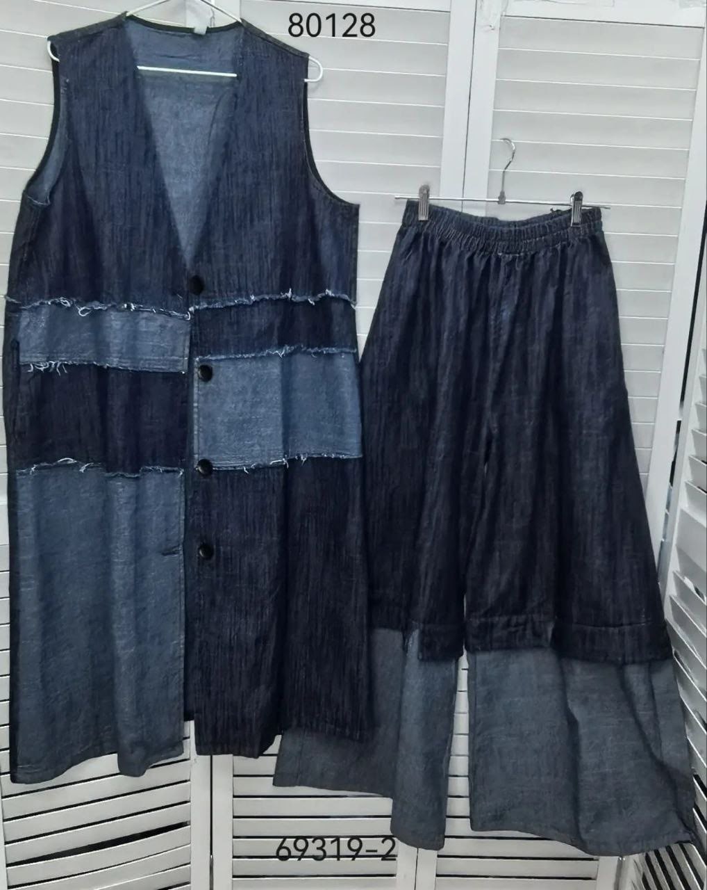 жилет джинсовый,джинсовые сарафаны,жилет женский джинсовый,женский джинсовый жилет с v-образным вырезом,жилет из старых джинсов