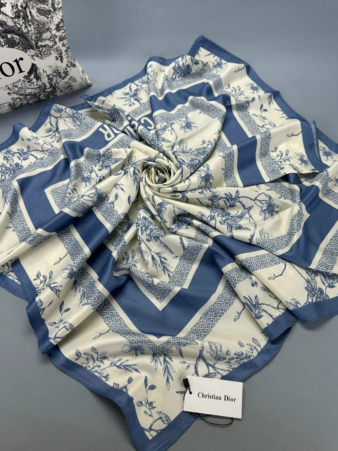 брендовый платок,платок женский шелковый,платок диор,женские платки,платки шелковые